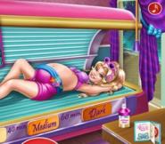 Anne Adayı Barbie Solaryumda
